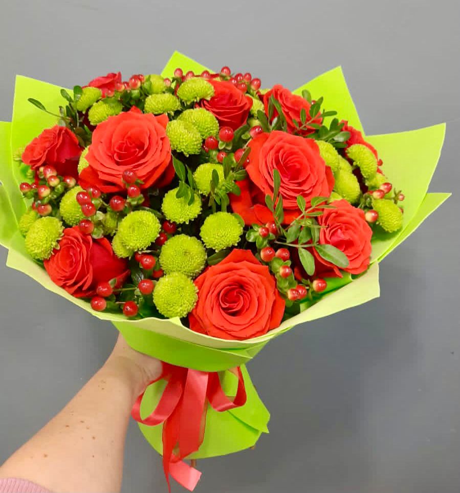 Букет цветов из: Хризантемы и Розы в Сокуре