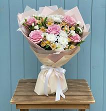 Букет цветов из:  Гвоздики, Орхидеи и Розы #REPLACE_PRED# Сокуре