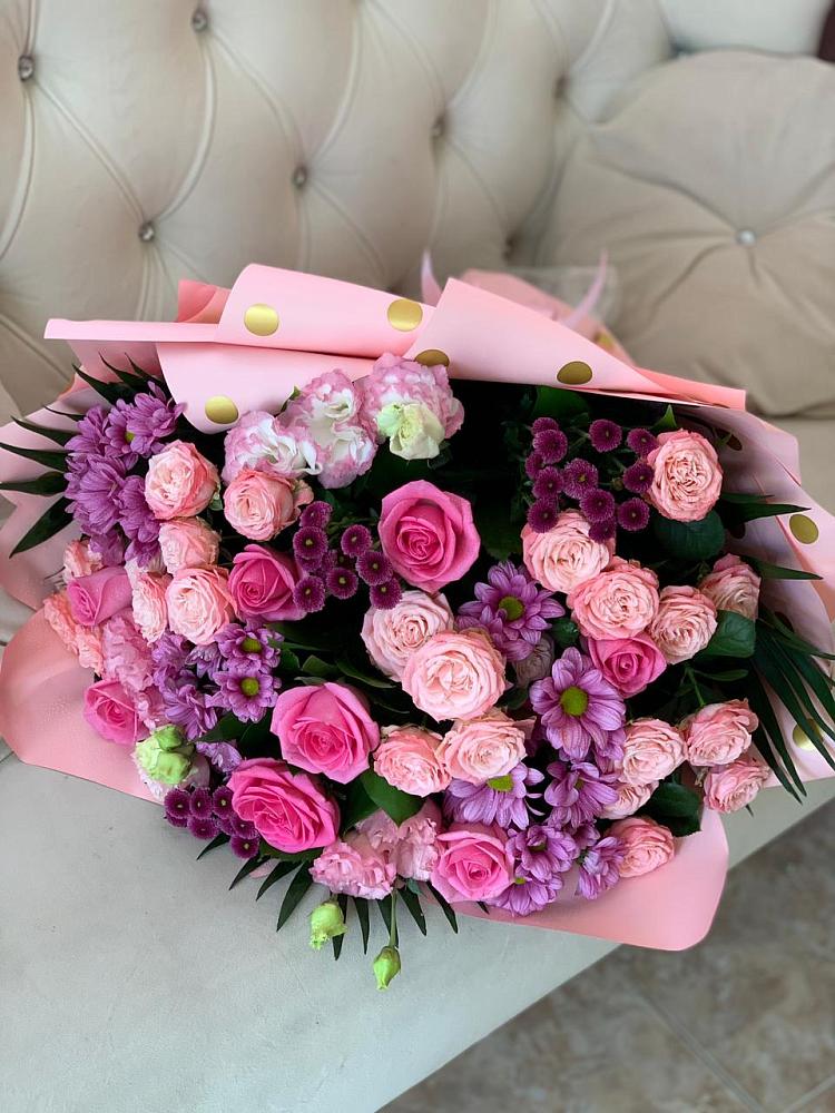 Букет цветов из: Хризантемы, Розы и Лизиантусы в Сокуре