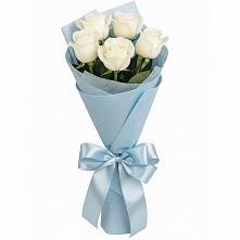 Букет 5 Белых роз Проуд в Сокуре