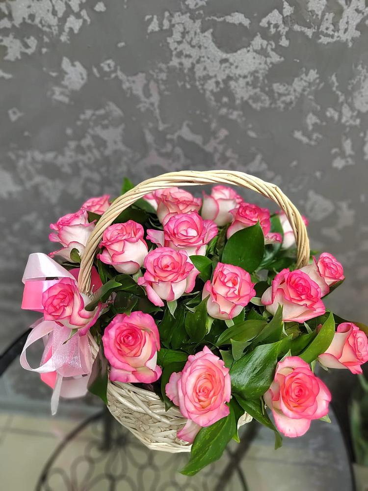 Цветочная композиция из Розы в корзине в Сокуре