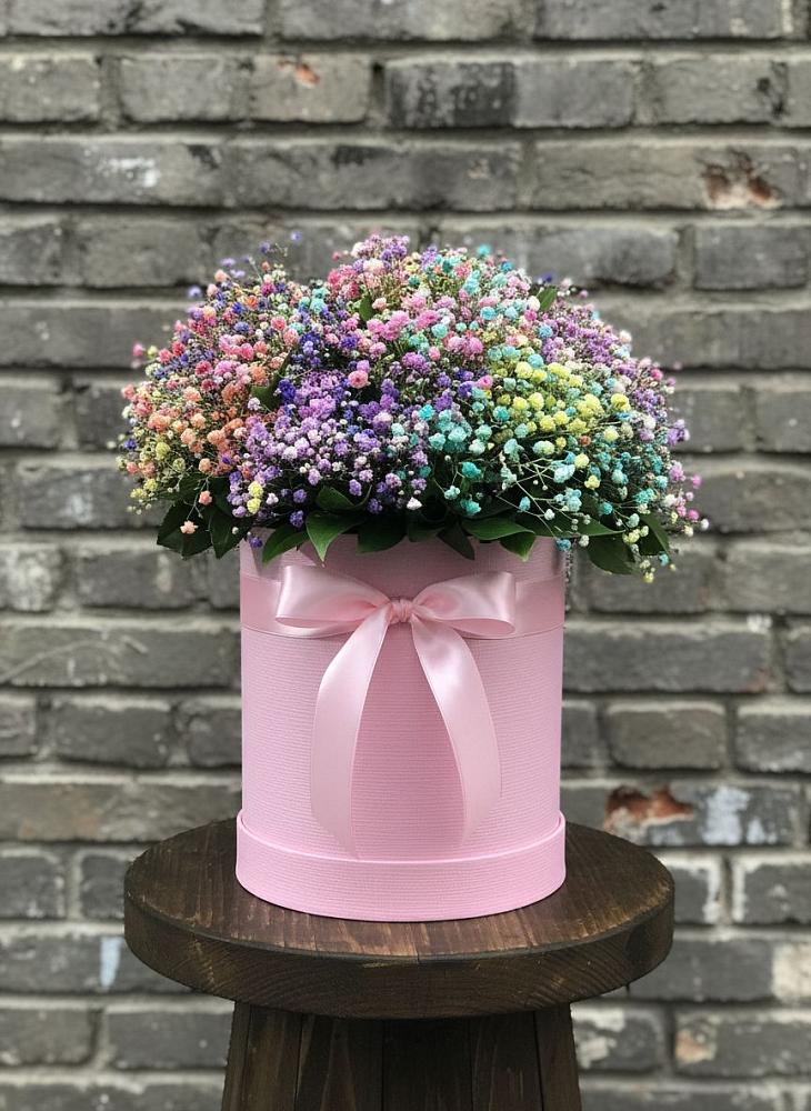 Цветочная композиция из Гипсофила и Розы в шляпной коробке в Сокуре
