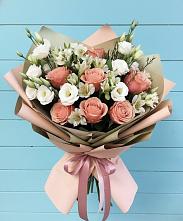 Букет цветов из:  Розы, Альстромерии и Лизиантусы в Сокуре