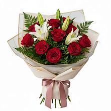 Букет цветов из:  Лилии и Розы в Сокуре