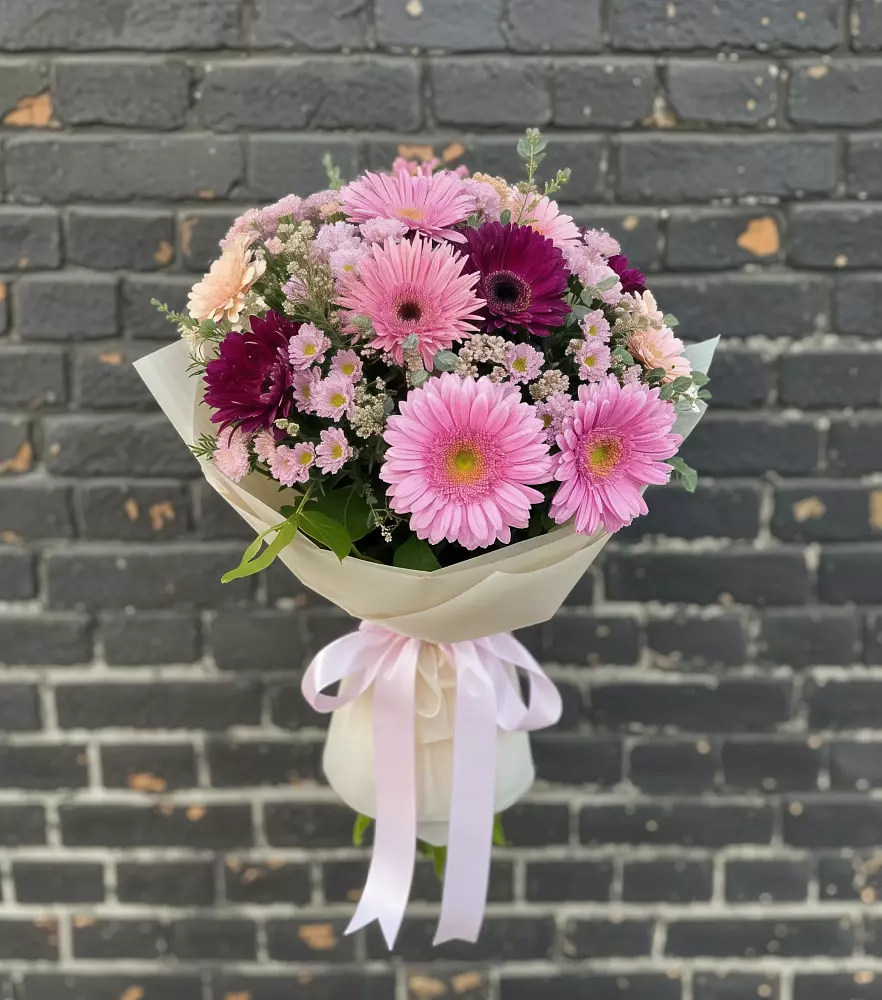 Букет цветов из: Герберы и Хризантемы в Сокуре
