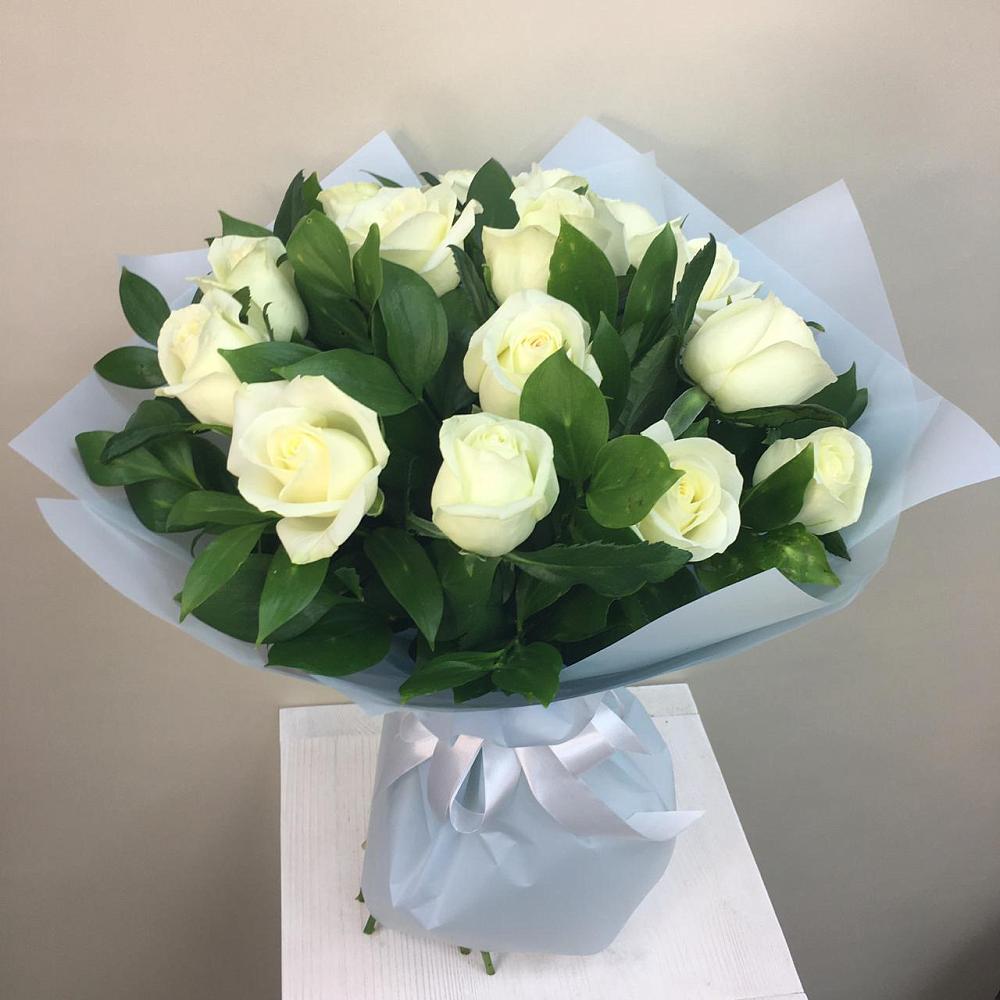 Букет 15 Белых роз Проуд в Сокуре