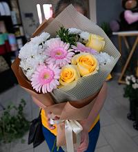 Букет цветов из:  Герберы, Розы и Хризантемы в Сокуре