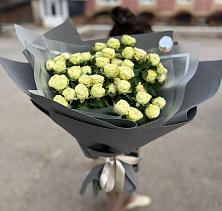 Букет Белые кустовые розы Солинеро в Сокуре