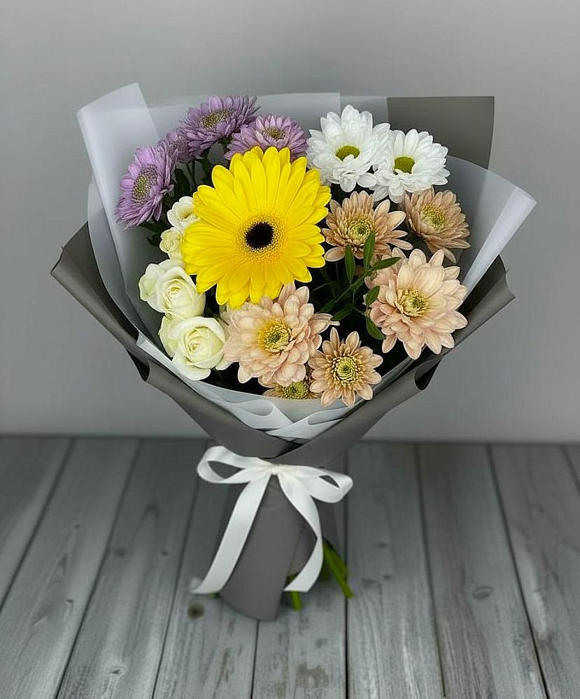 Букет цветов из: Розы, Герберы и Хризантемы в Сокуре