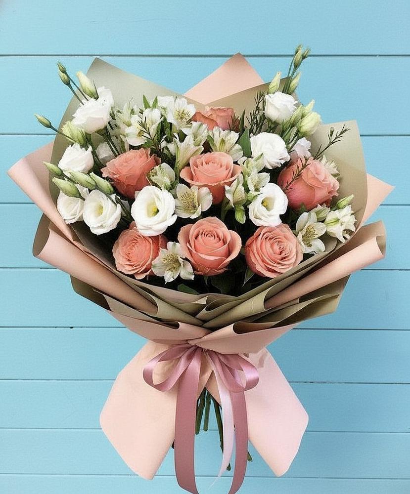 Букет цветов из: Розы, Альстромерии и Лизиантусы в Сокуре