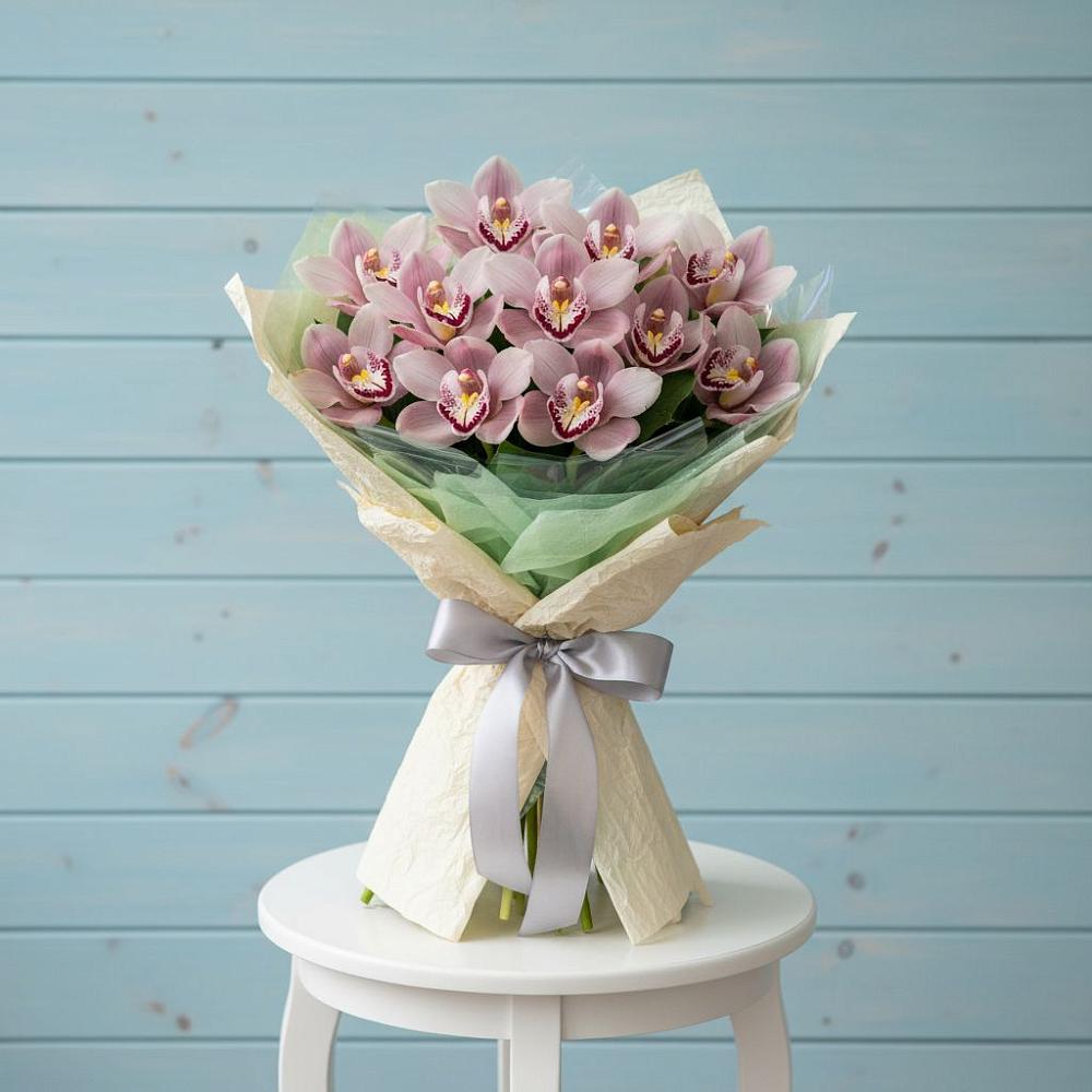 Букет цветов из: Орхидеи и Розы в Сокуре