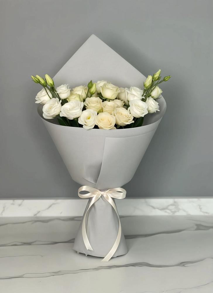 Букет цветов из: Розы и Лизиантусы в Сокуре