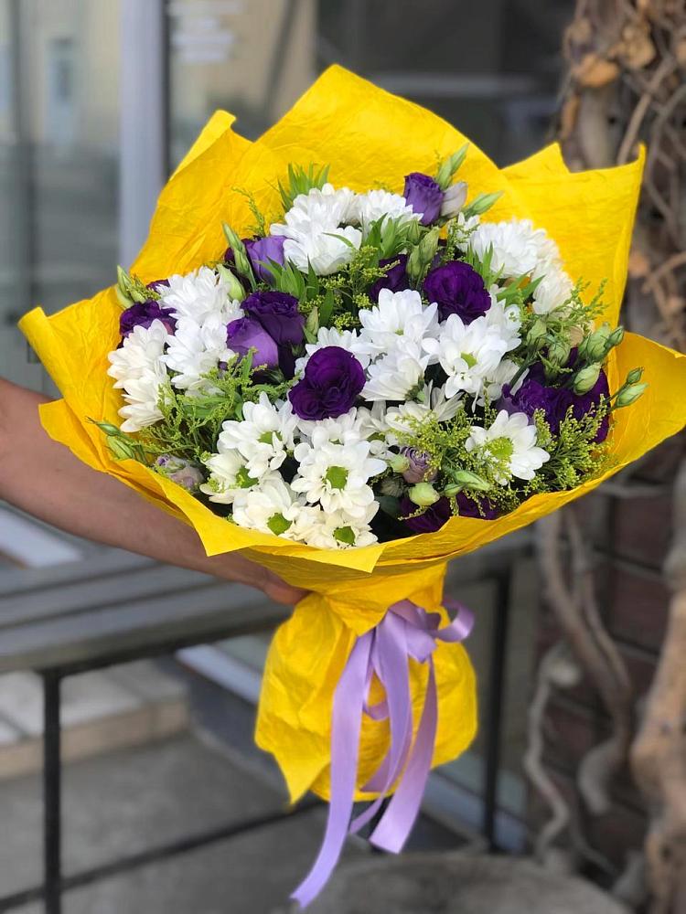 Букет цветов из: Ирисы, Хризантемы и Ромашки в Сокуре
