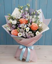 Букет цветов из:  Лизиантусы, Розы, Альстромерии и Гипсофила в Сокуре
