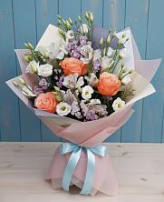 Букет цветов из:  Лизиантусы, Розы, Альстромерии и Гипсофила в Сокуре