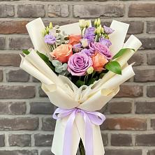 Букет цветов из:  Лизиантусы и Розы в Сокуре