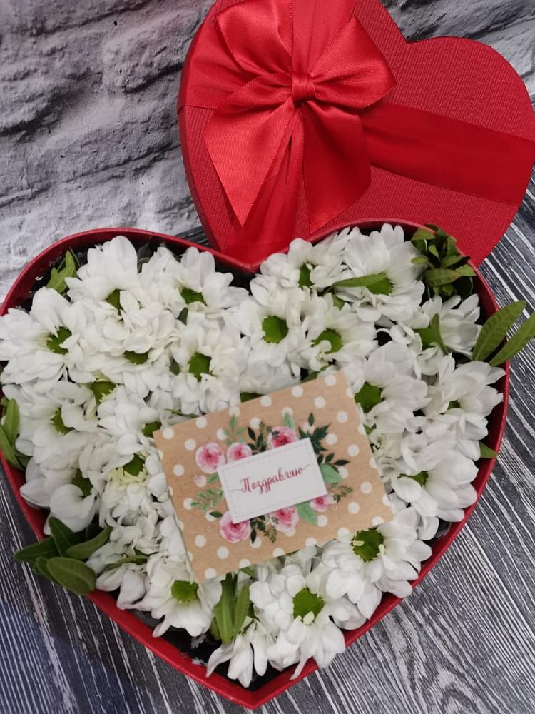 Цветочная композиция из Хризантемы в виде сердца в Сокуре