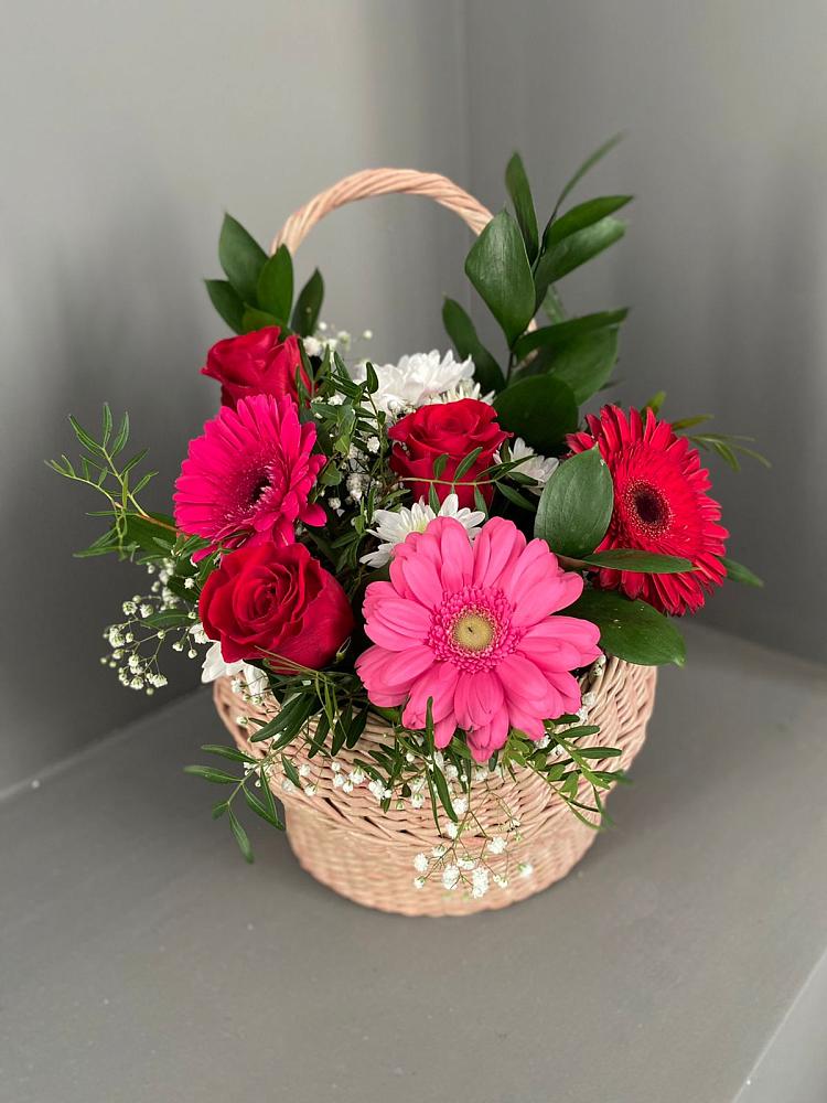 Цветочная композиция из Розы, Хризантемы и Герберы в корзине в Сокуре