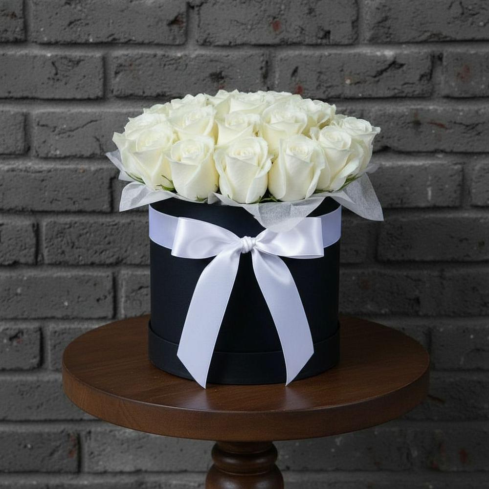 Цветочная композиция из Розы в шляпной коробке в Сокуре