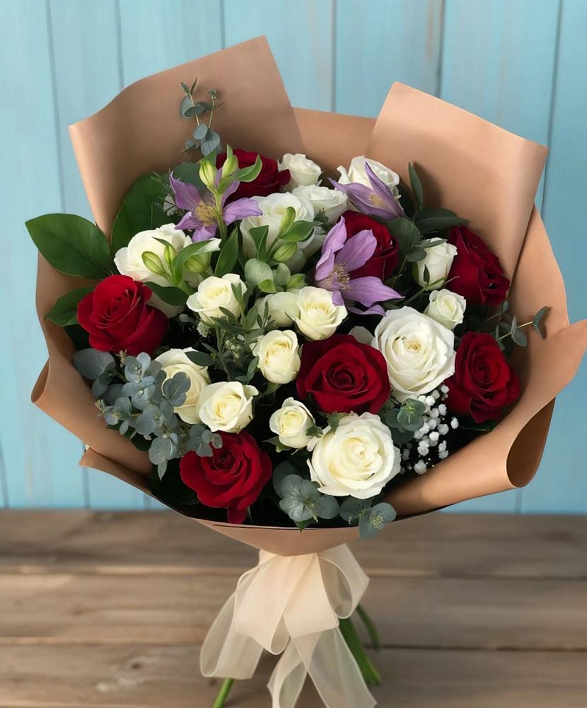 Букет цветов из: Розы и Альстромерии в Сокуре