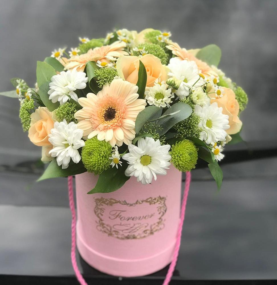 Цветочная композиция из Розы, Герберы и Хризантемы в шляпной коробке в Сокуре