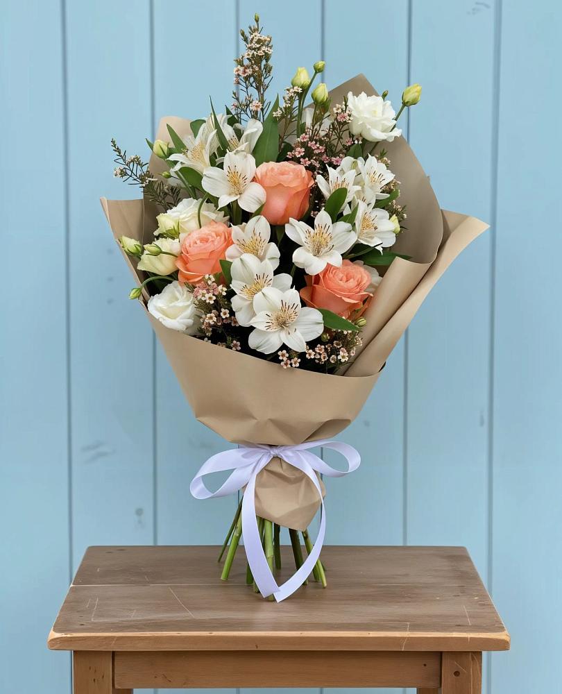 Букет цветов из: Альстромерии, Лизиантусы, Розы и Хризантемы в Сокуре