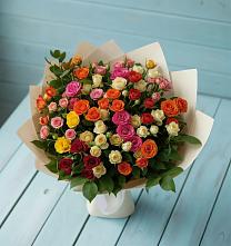 Букет Микс из разноцветных кустовых роз в Сокуре