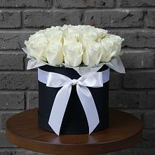 Цветочная композиция из Розы в шляпной коробке в Сокуре